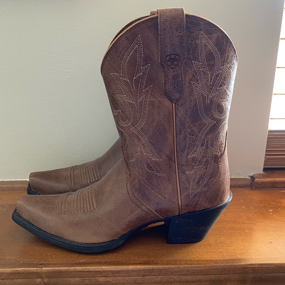 NEVER WORN Ariat Boots